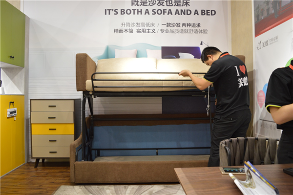 成都家具展 | 美蝶衣柜展示工业4.0新品，F2C模式为客户省钱省心