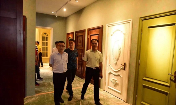 木斯特：东莞市定制家居行业协会莫锐辉会长及副会长以上单位莅临木斯特参观调研