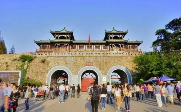 银信,岁月做门,不忘初心 银信,岁月做门,不忘初心