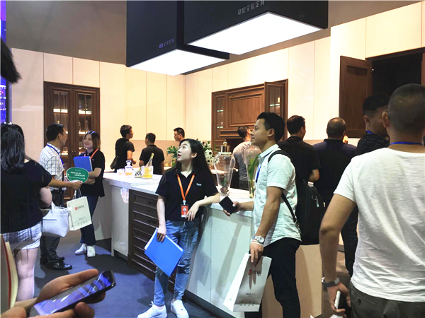 成都定制家具展丨看鼎配如何燃爆蓉城，引发行业签约盛况！
