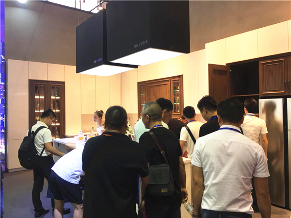 成都定制家具展丨看鼎配如何燃爆蓉城，引发行业签约盛况！