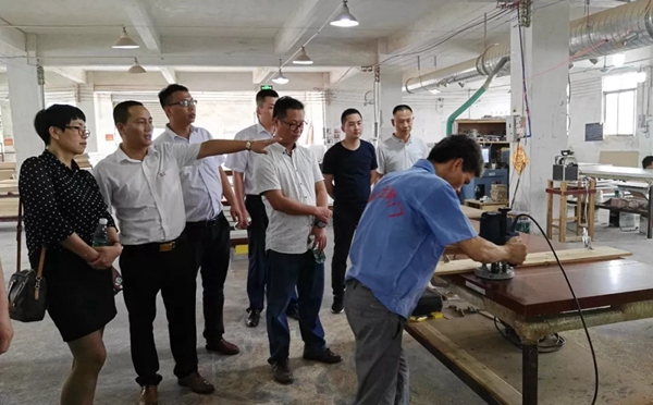 广东翔顺集团有限公司领导莅临龙树门业集团考察指导