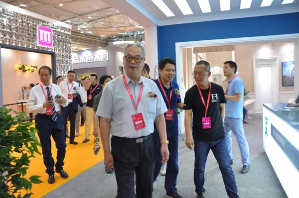 2018第五届中国西部门窗定制家居展盛大开幕!二十六万客商,邀您共享行业大戏! 2018第五届中国西部门窗定制家居展盛大开幕!二十六万客商,邀您共享行业大戏!