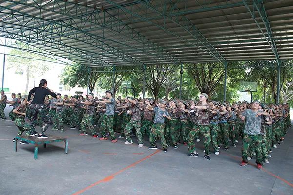 派雅门窗军校体验式培训圆满结束