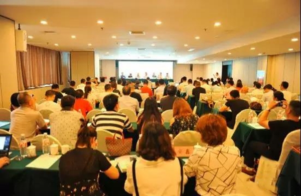 安信美家积极贯彻落实人造板新标准 推动行业绿色健康发展 安信美家积极贯彻落实人造板新标准 推动行业绿色健康发展