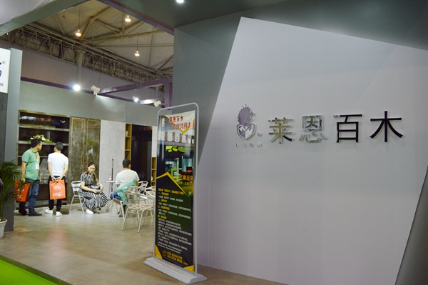 成都建博会丨莱恩百木高光板亮相,打造功能性差异 成都建博会丨莱恩百木高光板亮相,打造功能性差异
