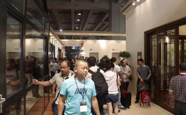 2018中国建博会(广州)丨轩尼斯曾庆伟:深耕行业 致力做高端铝合金门窗 2018中国建博会(广州)丨轩尼斯曾庆伟:深耕行业 致力做高端铝合金门窗