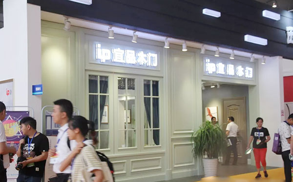 重庆部分木门企业“试水”中国西部门窗展