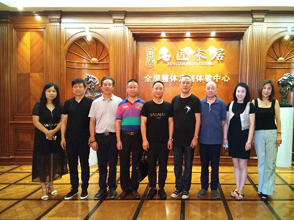 重庆部份木门及定制企业汇聚“名匠”座谈