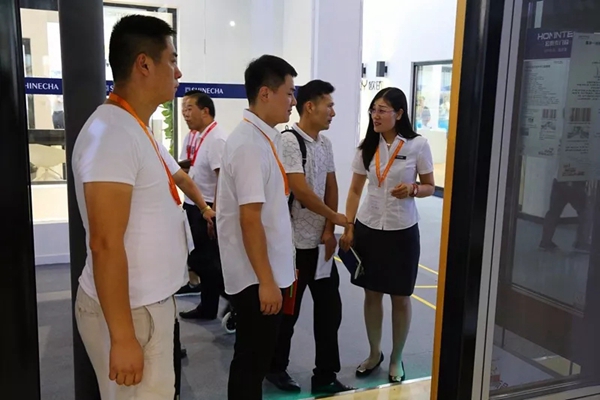 宏明泰铝包木窗2018广州展会火热进行