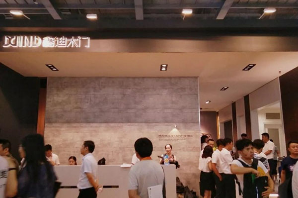 2018中国建博会（广州）| 鑫势突破 迪满全国 鑫迪木门燃爆全场！