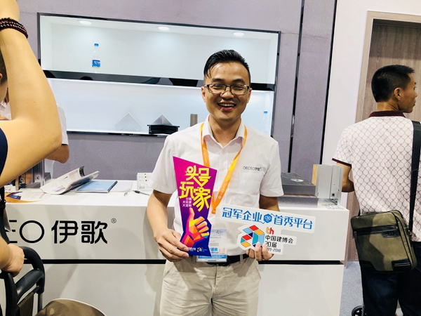 中国建博会20周年现场直击 | 伊歌铝木生态门陈优善：品牌全面升级