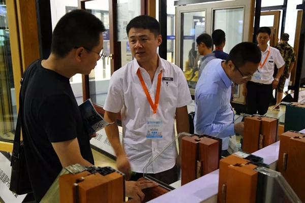 宏明泰铝包木窗2018广州展会火热进行