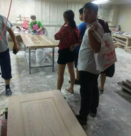 广大客商来和兴赢木业参观考察！！