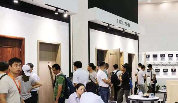 2018中国建博会(广州)| 来霍尔茨展厅 近距离感受我“门”的盛宴! 2018中国建博会(广州)| 来霍尔茨展厅 近距离感受我“门”的盛宴!