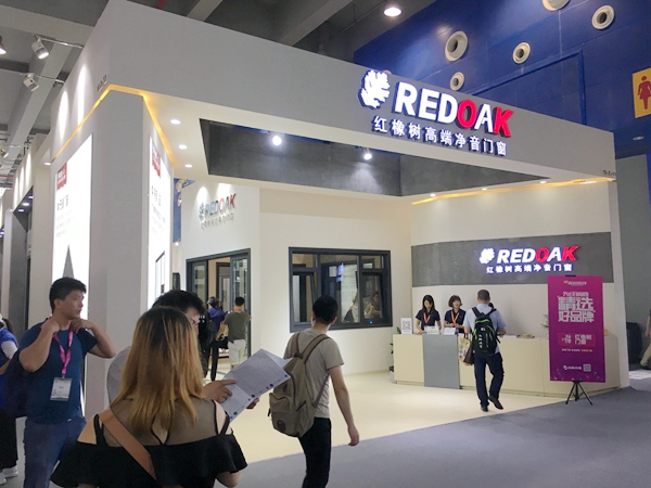中国建博会20周年现场直击|红橡树门窗黄瑶根:智能家居闪亮登场 中国建博会20周年现场直击|红橡树门窗黄瑶根:智能家居闪亮登场