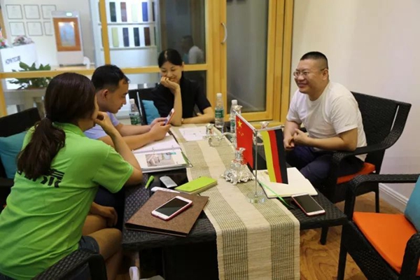 宏明泰铝包木门窗“安全环保，幸福随行”，与您踏上全新征程