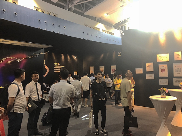 中国建博会20周年现场直击 | 维意定制陈刚:展示设计软实力 中国建博会20周年现场直击 | 维意定制陈刚:展示设计软实力