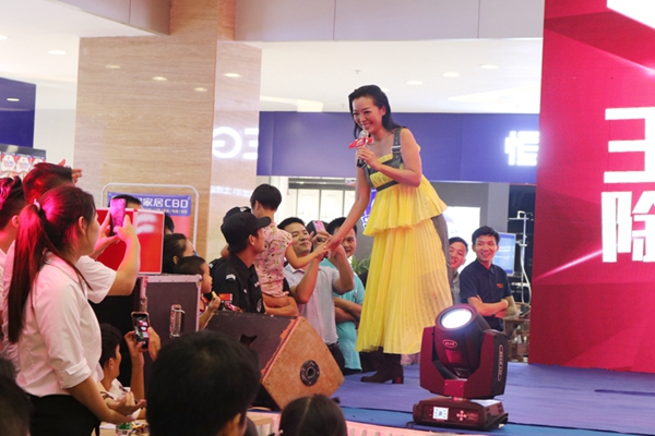 7月21日美尼美六周年庆圆满落幕！大明星助阵，全民惠购乐翻天