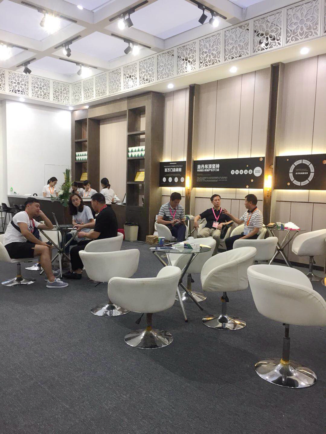 中国建博会20周年现场直击丨施丹吊顶张志峰:顶墙集成+高端定制 为行业注入活力 中国建博会20周年现场直击丨施丹吊顶张志峰:顶墙集成+高端定制 为行业注入活力