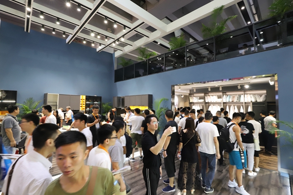 中国建博会20周年现场直击丨易高定制家居孔庆松:用户体验是新零售的第一位 中国建博会20周年现场直击丨易高定制家居孔庆松:用户体验是新零售的第一位