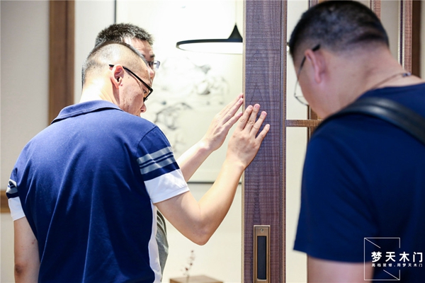梦天木门in建博会丨水漆全屋引领健康新风，玩转轻奢空间美学