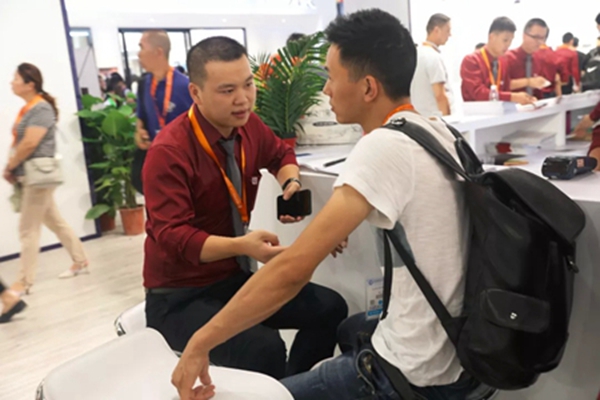 怡发门窗加盟热潮继续,直击中国建博会(广州)现场 怡发门窗加盟热潮继续,直击中国建博会(广州)现场