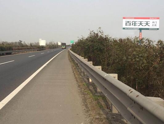 百年天天品牌宣传放大招，40处高炮广告密集布点高速路