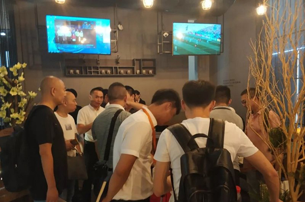2018中国建博会（广州）| 建博会首日 鑫迪木门大放异彩！