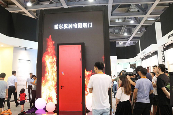 中国建博会（广州）圆满落幕，为霍尔茨木门精彩瞬间点赞