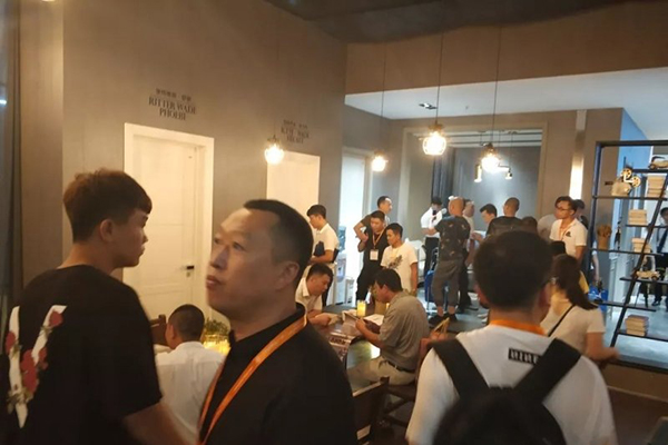 2018中国建博会（广州）| 建博会首日 鑫迪木门大放异彩！