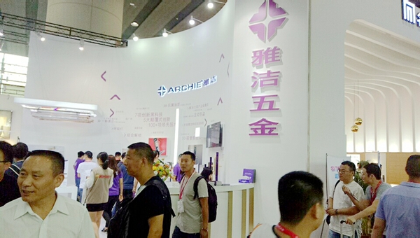 中国建博会20周年现场直击|雅洁智能锁胡永隆:创新产品增品质 中国建博会20周年现场直击|雅洁智能锁胡永隆:创新产品增品质