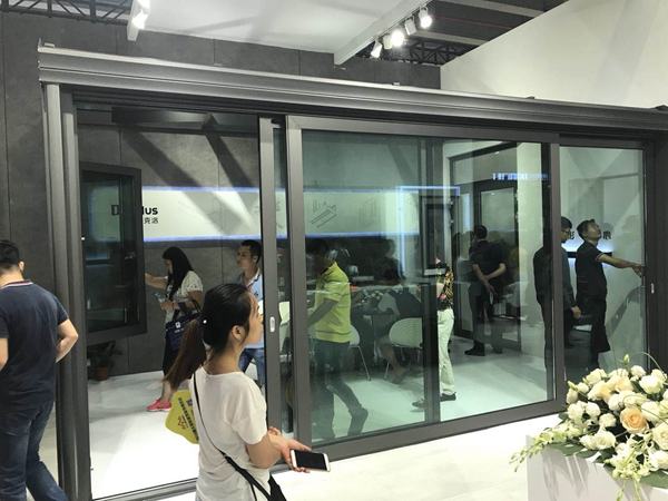 中国建博会20周年现场直击丨贝克洛门窗康军：一个好的品牌不能离开市场和消费者