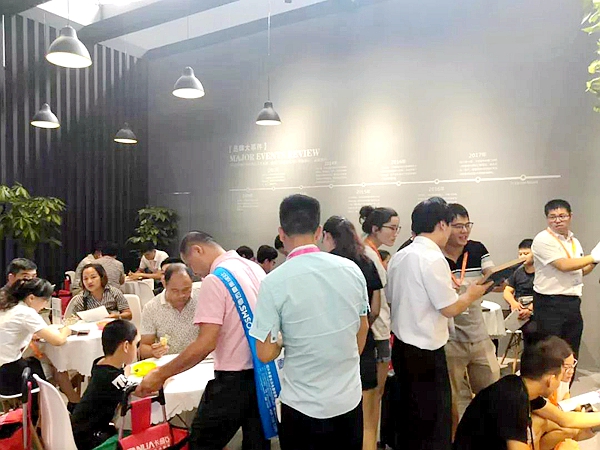 中国建博会20周年现场直击 | 卡利亚不锈钢厨柜王龙君:全钢全屋定制 中国建博会20周年现场直击 | 卡利亚不锈钢厨柜王龙君:全钢全屋定制
