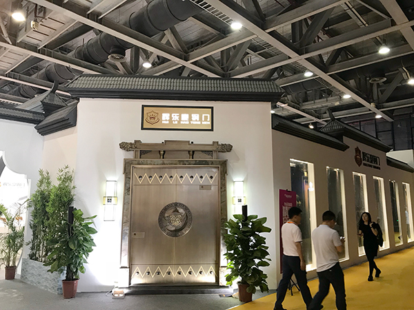 中国建博会20周年现场直击丨辉乐豪铜门朱志伟：谋大商 成大事 看远方