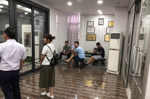 雅乐斯门窗盛况空前，全国伙伴来临展会现场参观