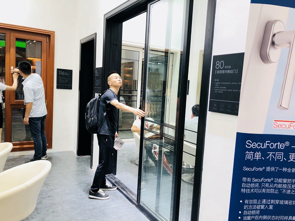 中国建博会20周年现场直击|美沃门窗庄春波:一门匠心造窗 中国建博会20周年现场直击|美沃门窗庄春波:一门匠心造窗