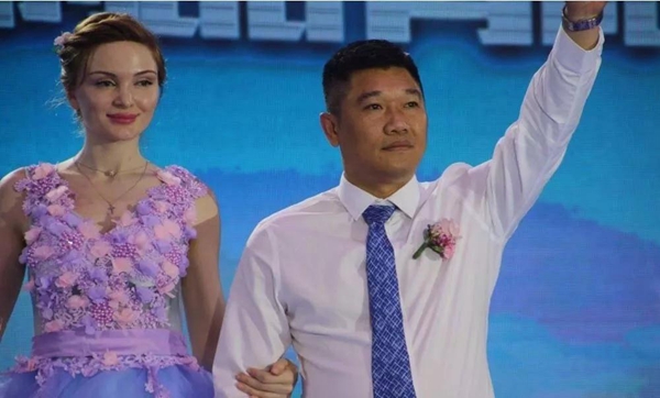 派雅门窗董事长李钧洪先生红星美凯龙签订十店联招合作协议! 派雅门窗董事长李钧洪先生红星美凯龙签订十店联招合作协议!