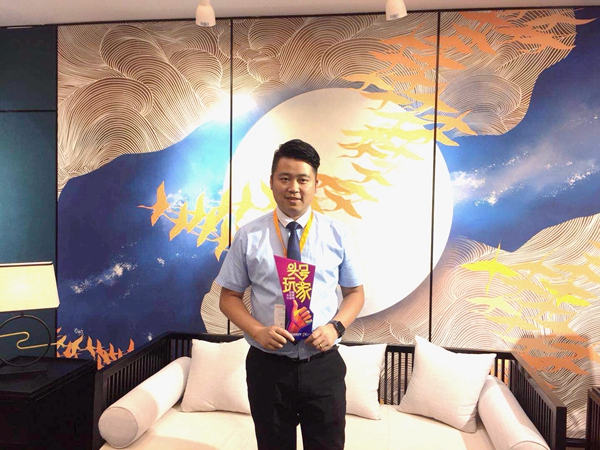 中国建博会20周年现场直击丨奥华生态顶墙·定制家沈跃斌：首创奥华元素板 保证真正0甲醛
