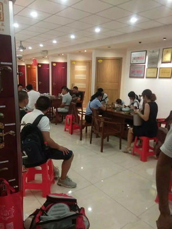 广大客商来和兴赢木业参观考察！！