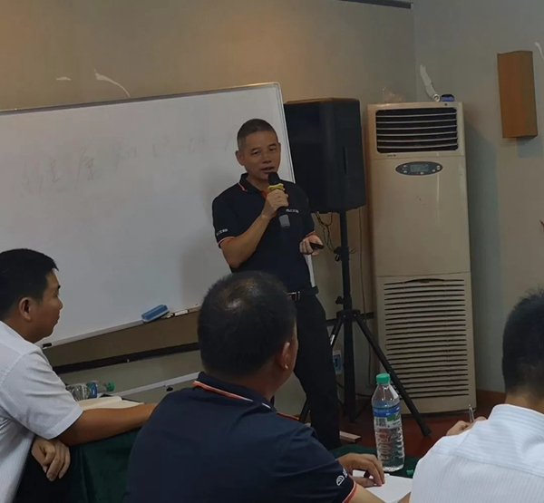 汇龙涂料 凝心聚力 砥砺前行——家具漆事业部2018年中培训圆满落幕