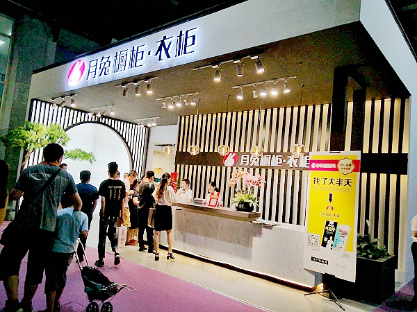 中国建博会20周年现场直击 | 月兔橱柜·衣柜刘辉超:用中式意境美成就独特的家居美学空间 中国建博会20周年现场直击 | 月兔橱柜·衣柜刘辉超:用中式意境美成就独特的家居美学空间