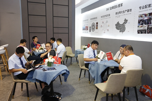 中国建博会20周年现场直击 |3D木门贾唯甄:3D+蝶变未来 中国建博会20周年现场直击 |3D木门贾唯甄:3D+蝶变未来