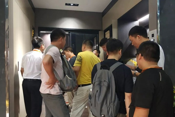 2018中国建博会（广州）| 建博会首日 鑫迪木门大放异彩！
