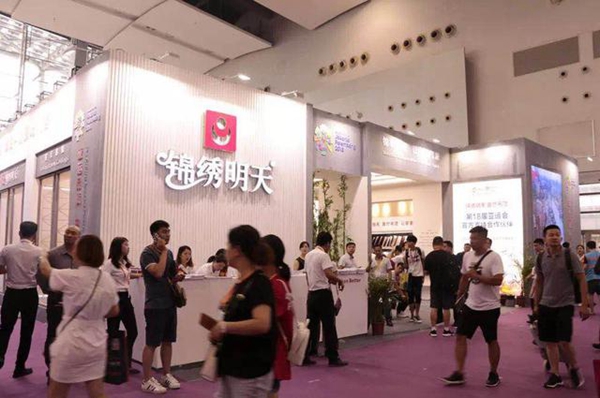 CCTV《对话星品牌》助力锦绣明天中国建博会