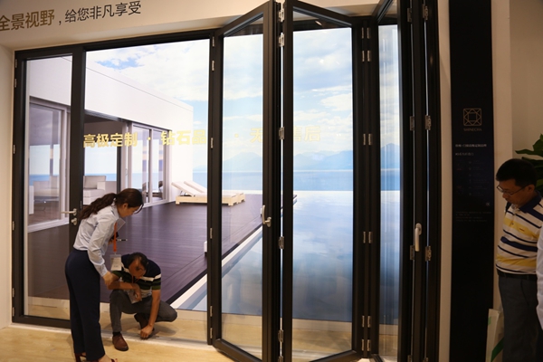 中国建博会20周年现场直击 | 欣畅门窗周总:门窗高极定制 中国建博会20周年现场直击 | 欣畅门窗周总:门窗高极定制