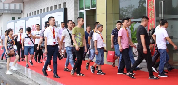 签约31家,意向93家,栢斯格定制再创高峰,唯美形象广告首发! 签约31家,意向93家,栢斯格定制再创高峰,唯美形象广告首发!