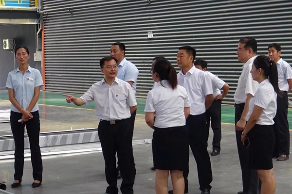 绿盾中天门窗：临朐县委副书记、县长刘裕斌，华建集团等领导莅临指导