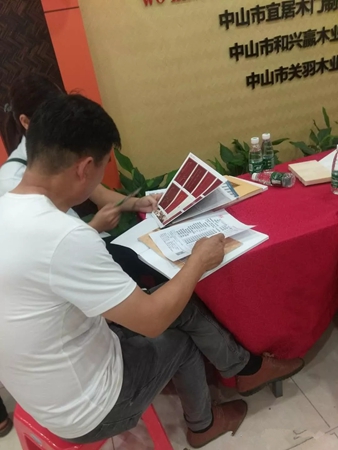 广大客商来和兴赢木业参观考察！！