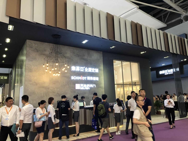 中国建博会20周年现场直击 | 索菲亚华鹤门业杨冬：全新智慧门店